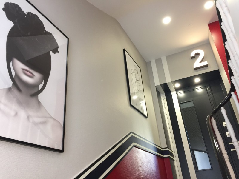 Réfection complète d'une cage d'escalier dans un hôtel